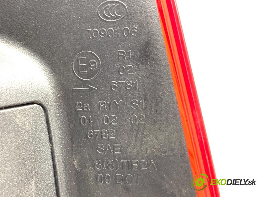 BMW F31 Kombi 2014 135 kW 320 d xDrive 1995 světlo pravý zadní část