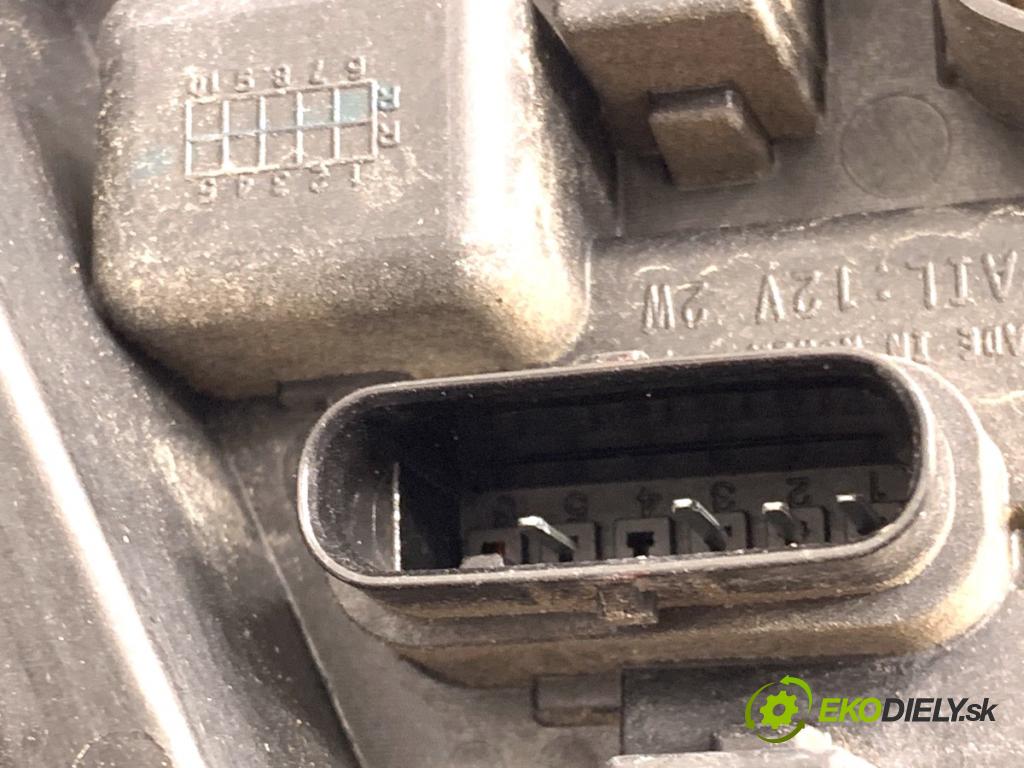 BMW F31 Kombi 2014 135 kW 320 d xDrive 1995 světlo levý zadní část