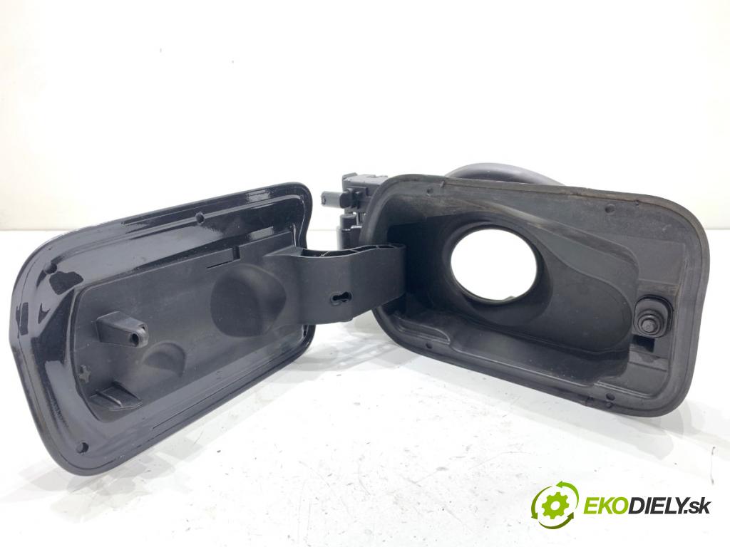 BMW F31 Kombi 2014 135 kW 320 d xDrive 1995 dvířka nádrže paliva  (Klika dveří ostatní)