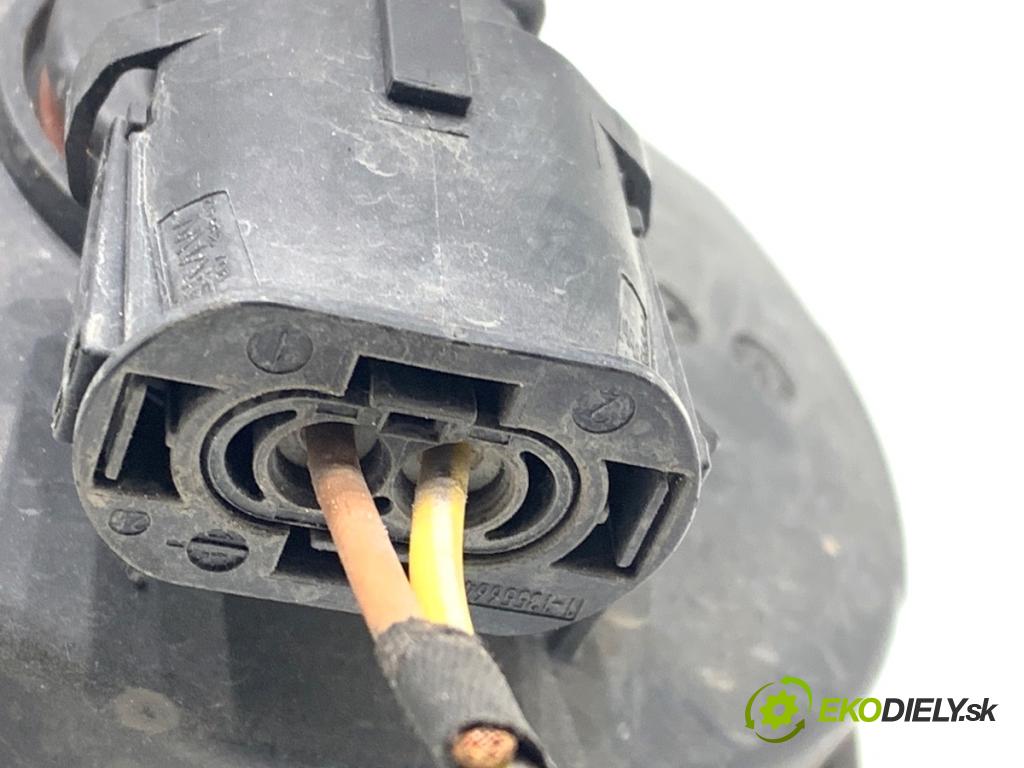 BMW F31 Kombi 2014 135 kW 320 d xDrive 1995 hmlové svetlo, hmlovka pravý přední část 7248912