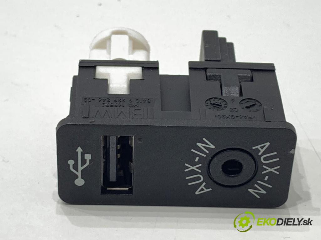 BMW F31 Kombi 2014 135 kW 320 d xDrive 1995 HNÍZDO: USB 9229246