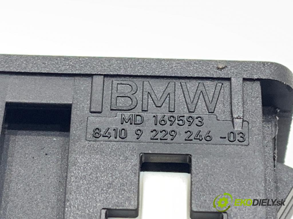 BMW F31 Kombi 2014 135 kW 320 d xDrive 1995 HNÍZDO: USB 9229246