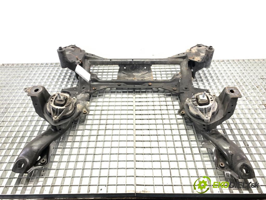 BMW F31 Kombi 2014 135 kW 320 d xDrive 1995 výztuha pod motor  (Přední výztuha)