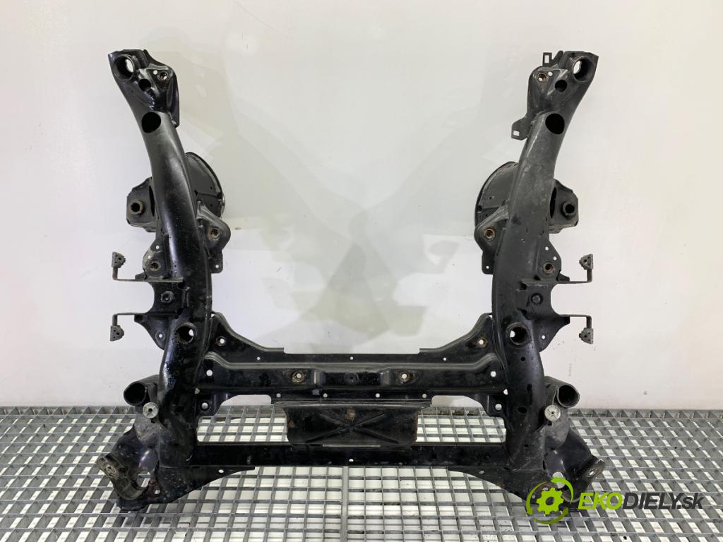 BMW F31 Kombi 2014 135 kW 320 d xDrive 1995 výztuha pod motor  (Přední výztuha)