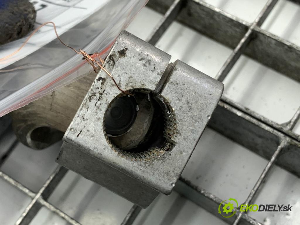 BMW F31 Kombi 2014 135 kW 320 d xDrive 1995 tyč tyče řídící 6791299