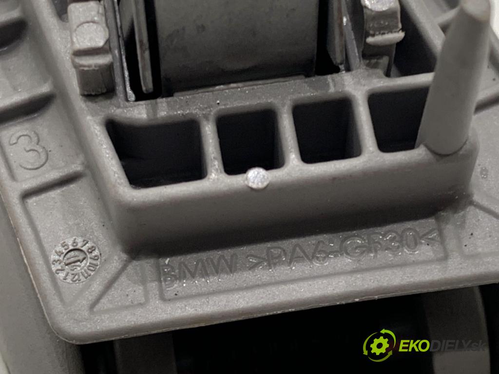 BMW F31 Kombi 2014 135 kW 320 d xDrive 1995 držadlo čalounění