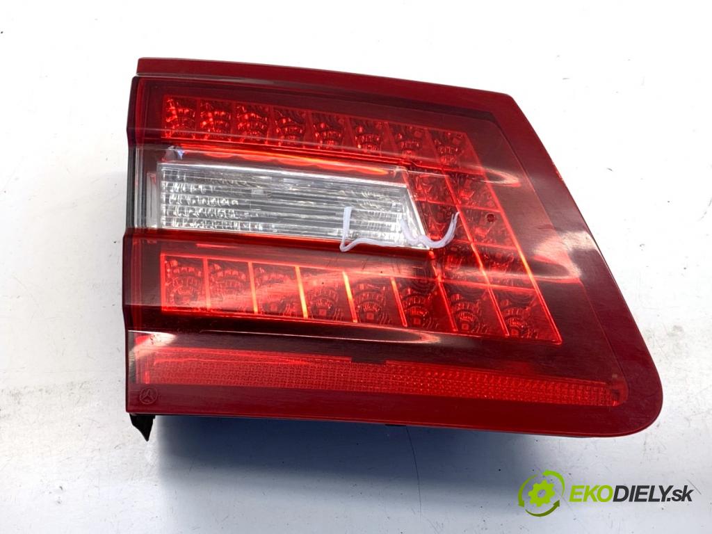 MERCEDES-BENZ S212 Kombi 2010 170 kW E 350 CDI 4-matic (212.289) 2987 světlo levý zadní část vnitřní 2128200964
