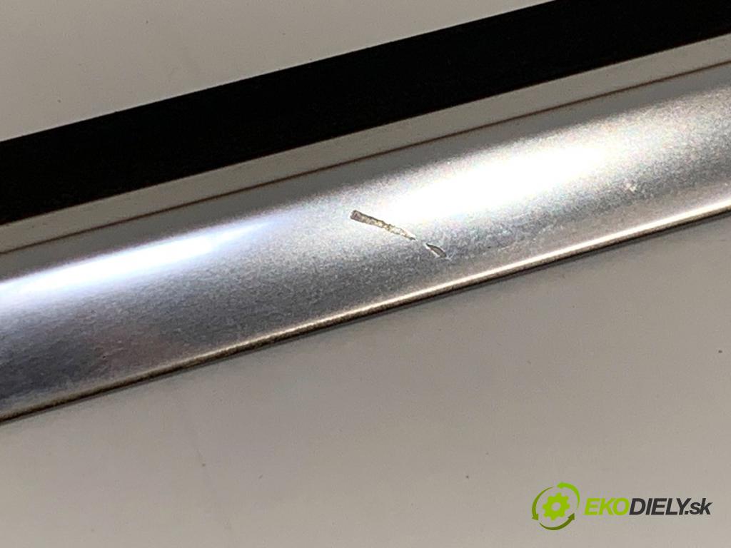 MERCEDES-BENZ S212 Kombi 2010 170 kW E 350 CDI 4-matic (212.289) 2987 Lišta Sbírání: predný ľavy