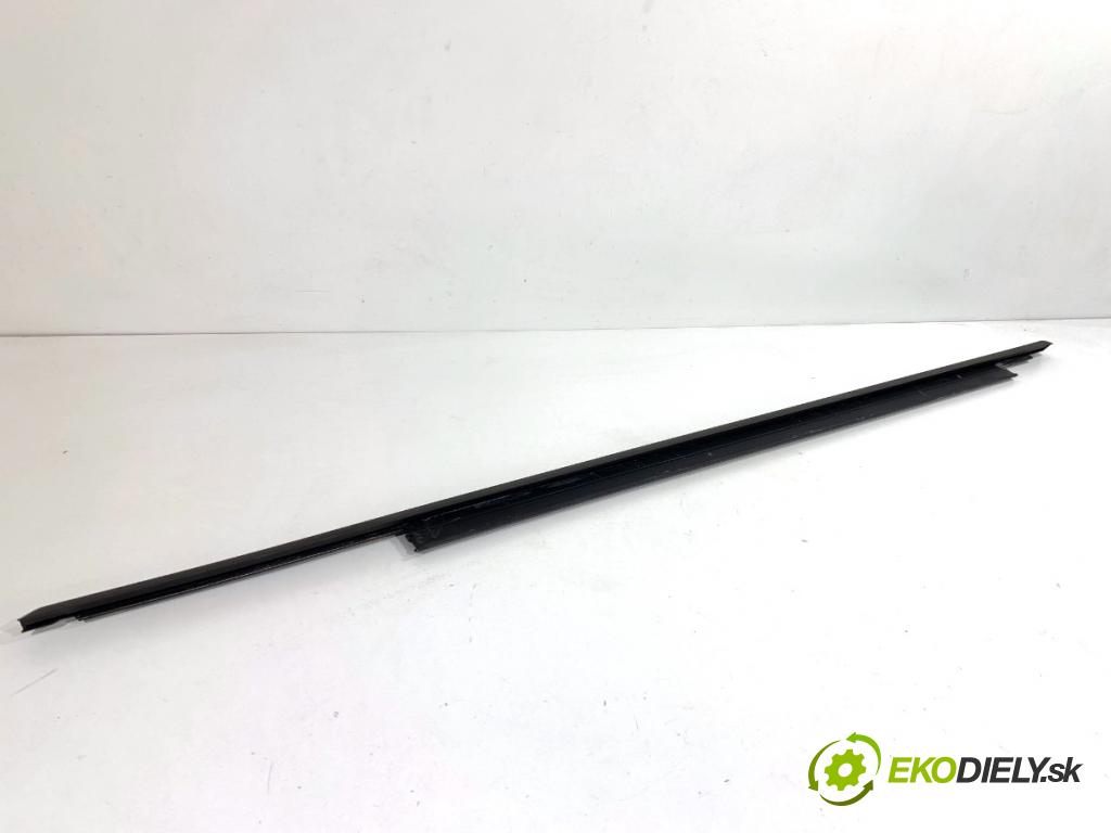 AUDI A4 B8 Kombi 2013 130 kW 2.0 TDI quattro 1968 lišta Sbírání: přední část levý