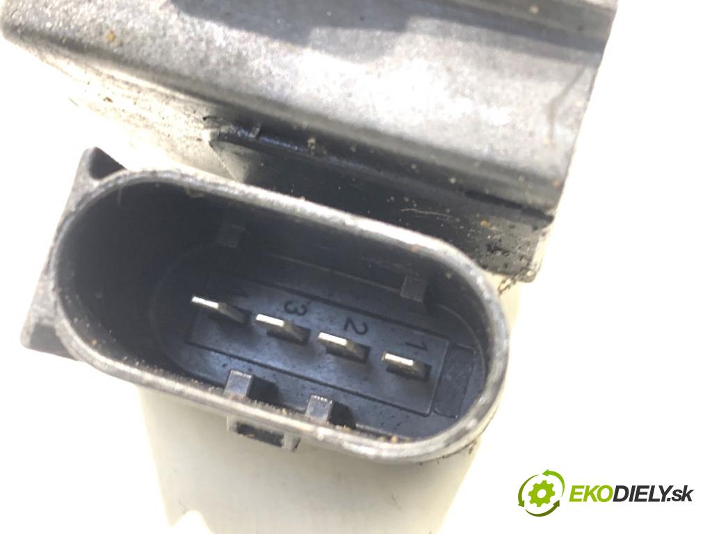 NISSAN QASHQAI J11 SUV 2019 103 kW 1.3 DIG-T 1332 cívka zapalovací 224332935R (Zážehová cívka)