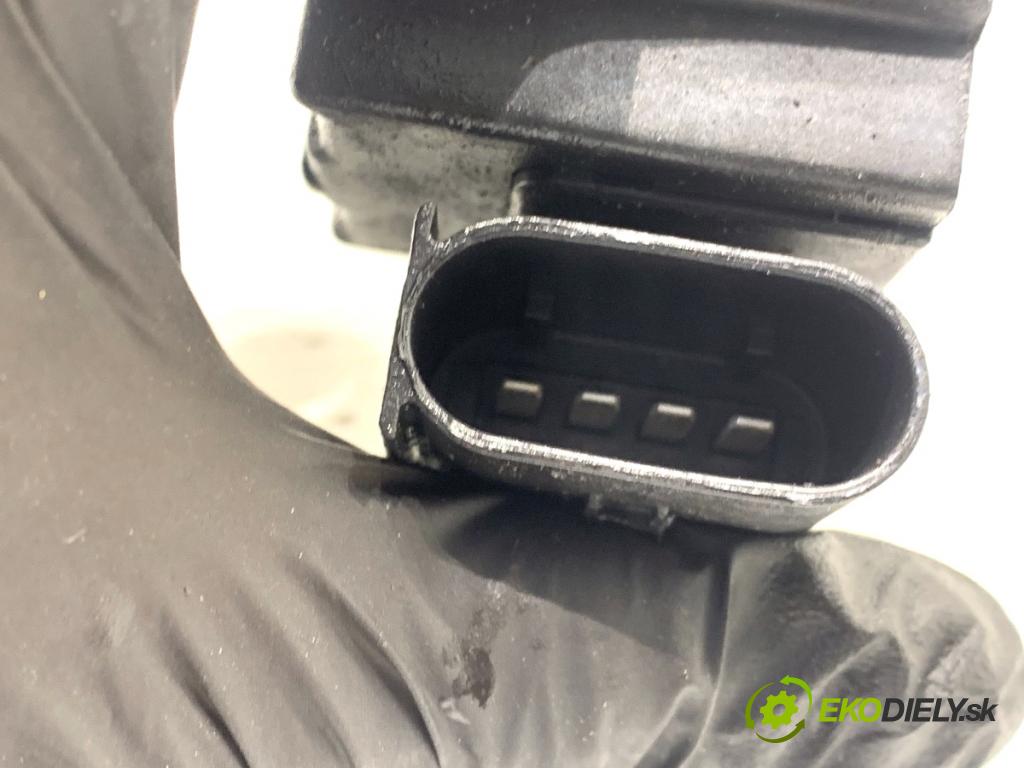 NISSAN QASHQAI J11 SUV 2019 103 kW 1.3 DIG-T 1332 cívka zapalovací 224332935R (Zážehová cívka)