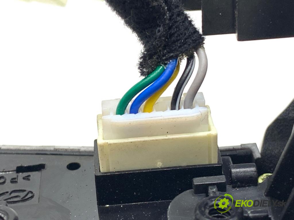 HYUNDAI i30  2024 71 kW 1.5 DPI   (1498 ccm / 71 kW / 97 KM) 1498 SPÍNAČE: volantu 96720-G4770