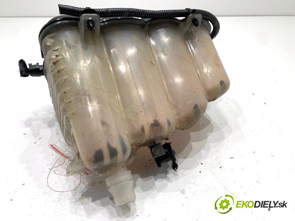 JAGUAR F-PACE SUV 2016 120 kW 2.0 TD4 1999 nádržka vyrovnávací kapaliny chadicího