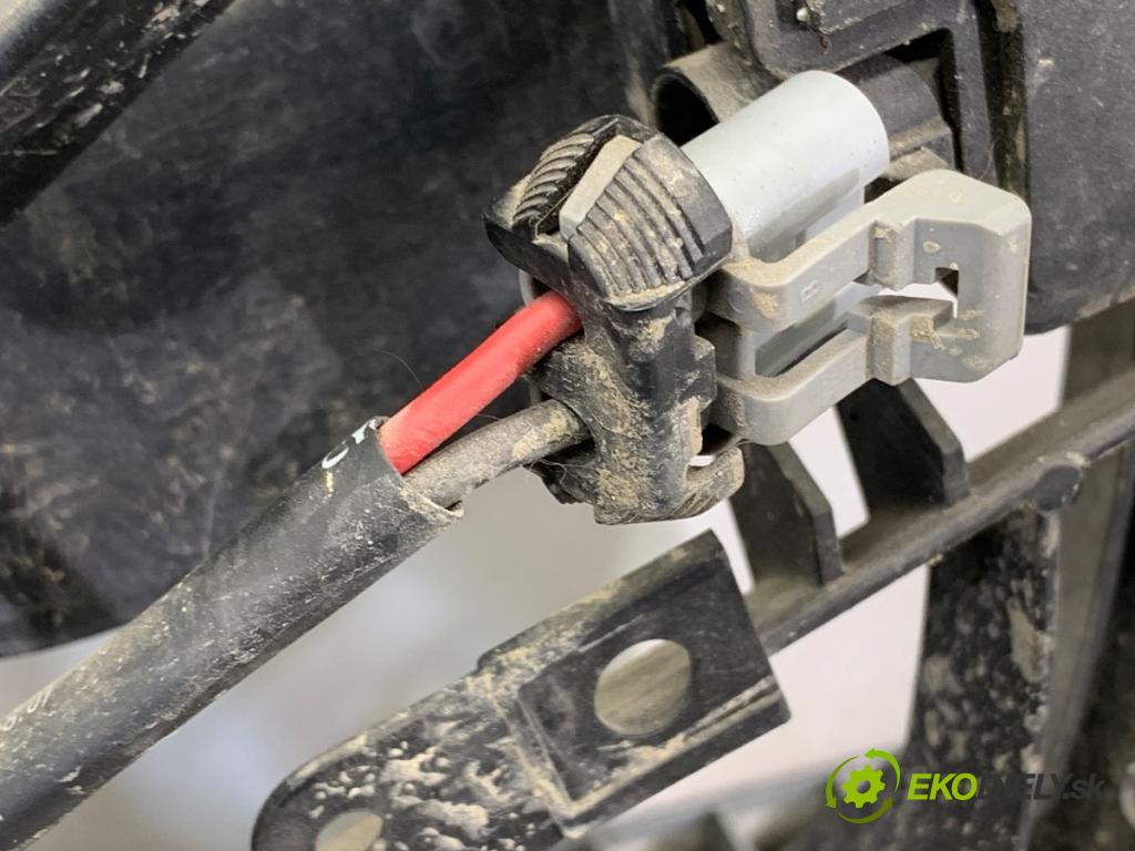 JAGUAR F-PACE SUV 2016 120 kW 2.0 TD4 1999 ventilátor chladiče HK83-8C607-AE (Ventilátor)