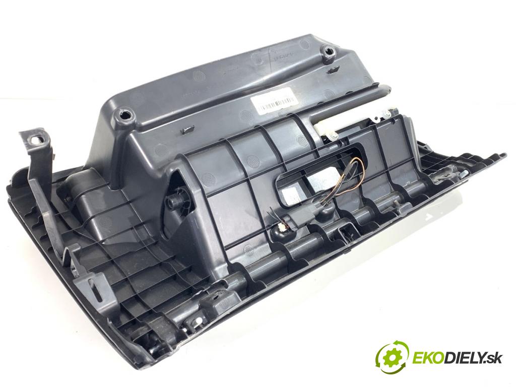 JAGUAR F-PACE SUV 2016 120 kW 2.0 TD4 1999 Priehradka, kastlík spolujazdca  (Priehradka (kastlík))