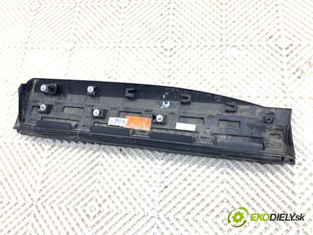 JAGUAR F-PACE SUV 2016 120 kW 2.0 TD4 1999 lišta dveře pravý zadní část