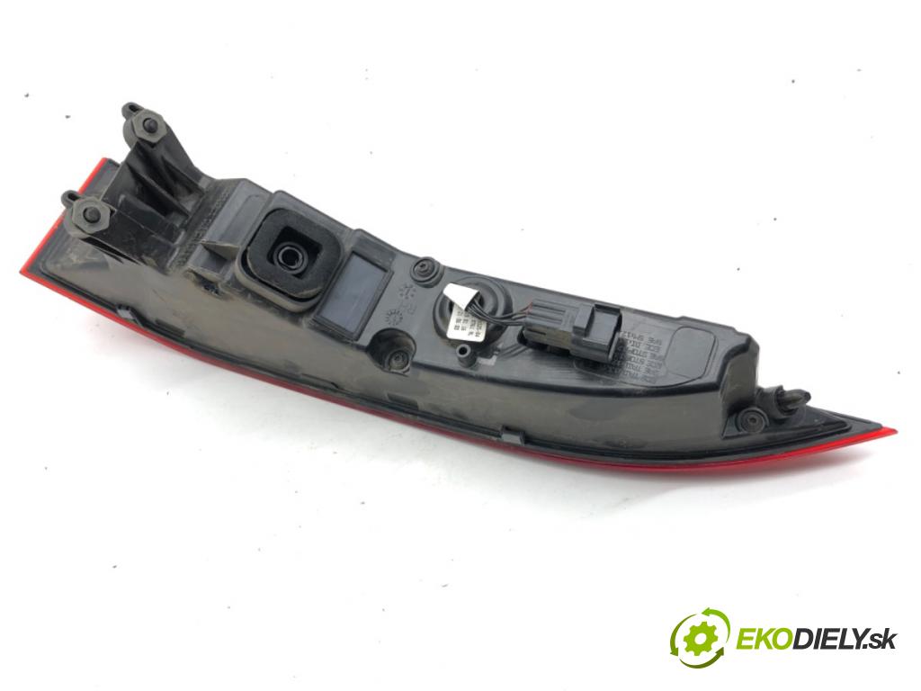 JAGUAR F-PACE SUV 2016 120 kW 2.0 TD4 1999 Svetlo pravy zad HK83-13404-AC