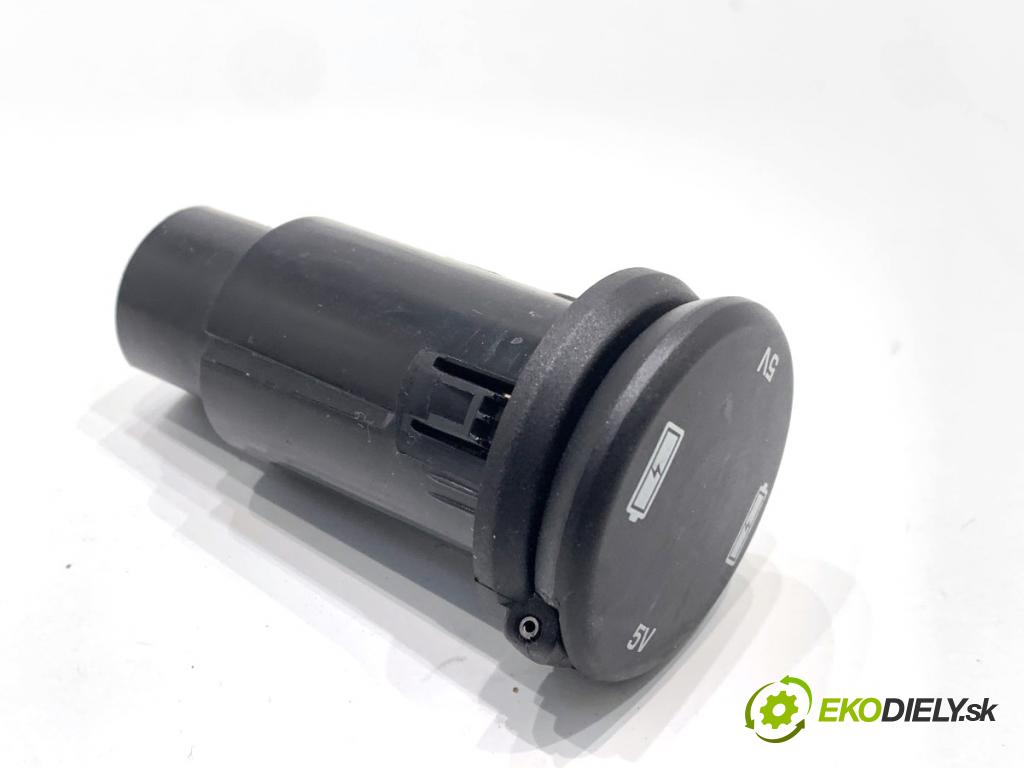 JAGUAR F-PACE SUV 2016 120 kW 2.0 TD4 1999 HNÍZDO: USB FK72-19010-AB