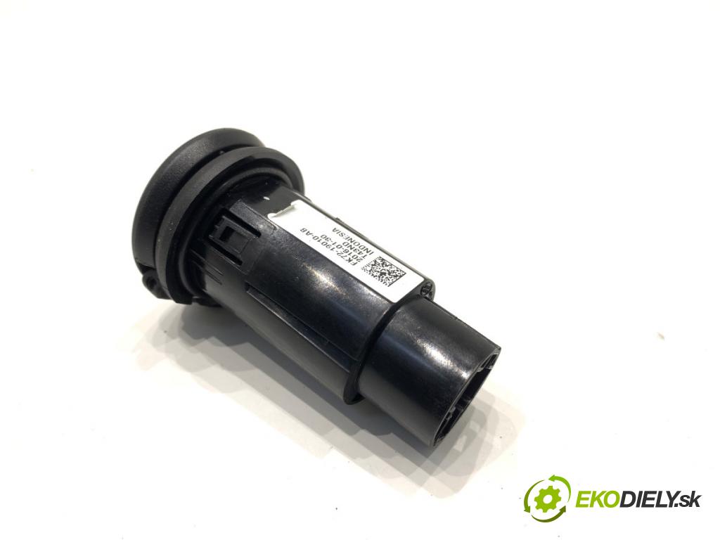 JAGUAR F-PACE SUV 2016 120 kW 2.0 TD4 1999 HNÍZDO: USB FK72-19010-AB