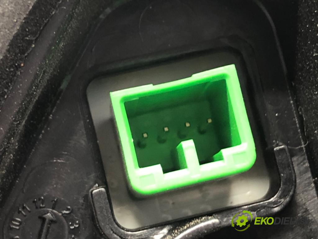 JAGUAR F-PACE SUV 2016 120 kW 2.0 TD4 1999 světlo pravý zadní část vnitřní HK83-15K272-AA