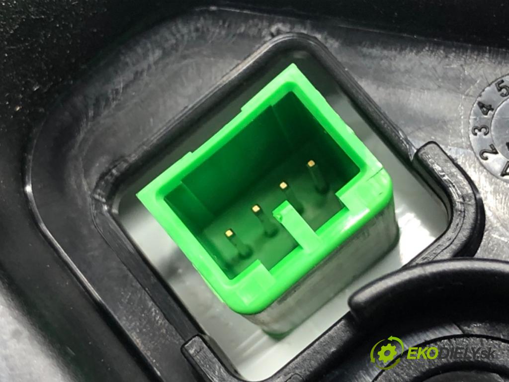 JAGUAR F-PACE SUV 2016 120 kW 2.0 TD4 1999 světlo levý zadní část vnitřní HK83-15K273-AA