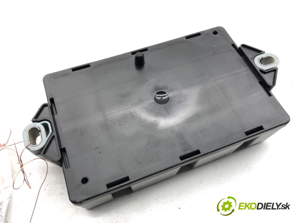 JAGUAR F-PACE SUV 2016 120 kW 2.0 TD4 1999 skříňka poistková CPLA-14Q073-AA (Pojistková skříňka)