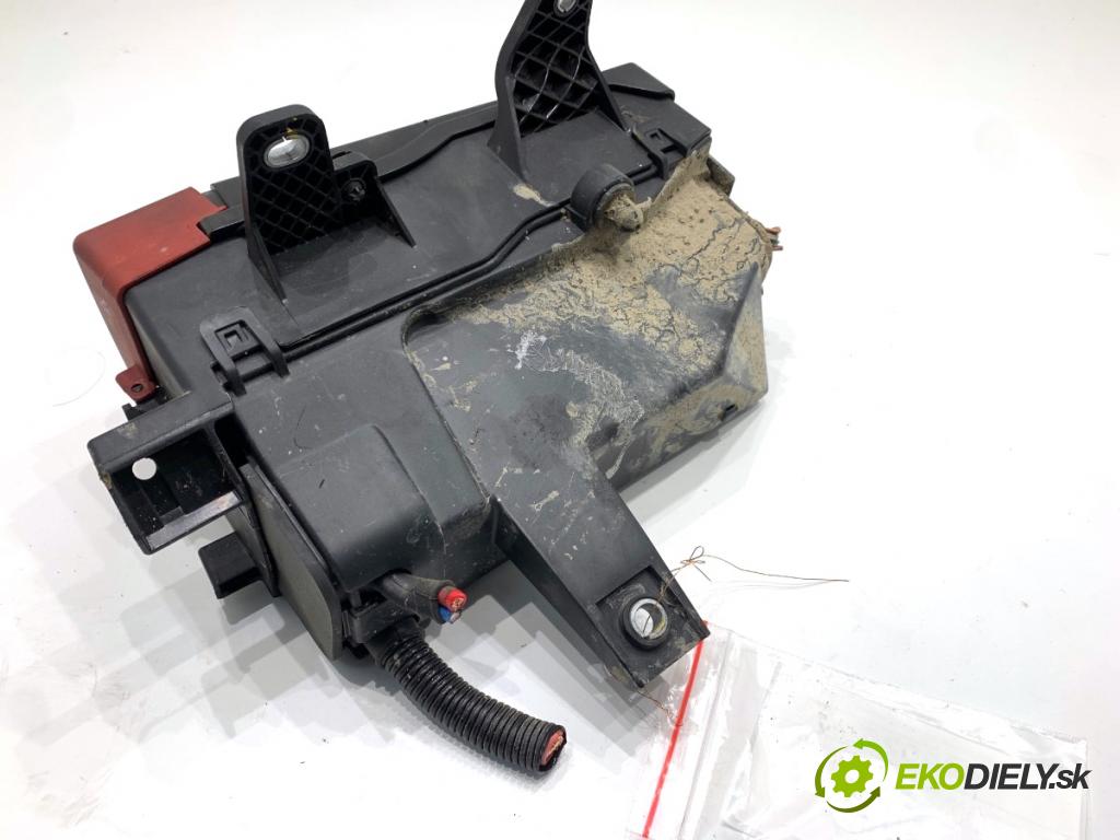 JAGUAR F-PACE SUV 2016 120 kW 2.0 TD4 1999 skříňka poistková  (Pojistková skříňka)