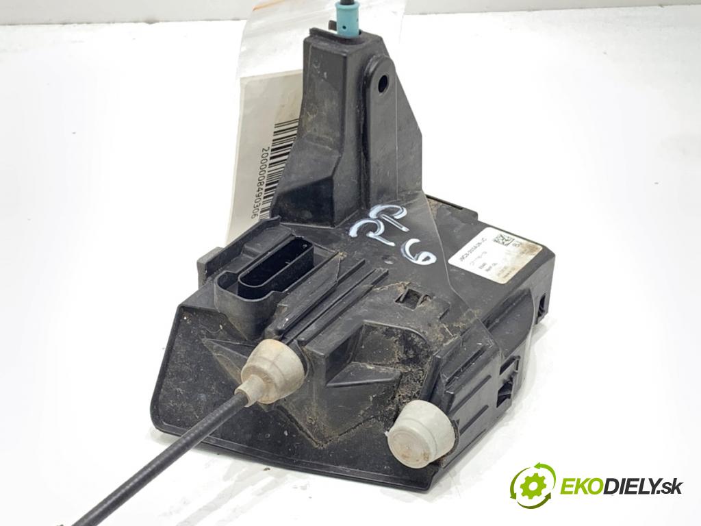 JAGUAR E-PACE SUV 2020 132 kW 2.0 D180 AWD 1999 zámok Dvere pravy predný J9C3-203A28-JC