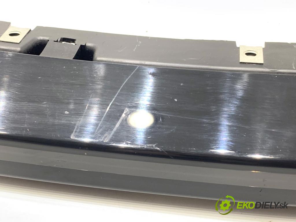 JAGUAR E-PACE SUV 2020 132 kW 2.0 D180 AWD 1999 Svetlo brzdových svetiel