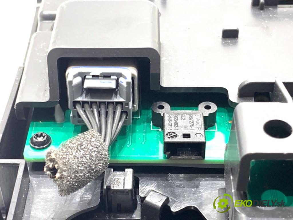 JAGUAR E-PACE SUV 2020 132 kW 2.0 D180 AWD 1999 Svetlo stropné JK83-519A58