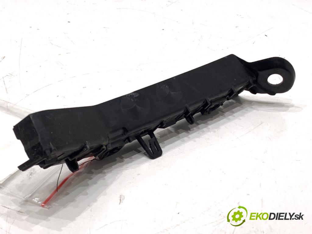 JAGUAR E-PACE SUV 2020 132 kW 2.0 D180 AWD 1999 Úchyt nárazníka pravy predný J9C3-17A869-A