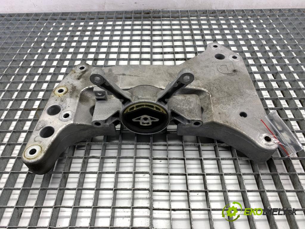 BMW G31 Kombi 2020 140 kW 520 d 1995 Držiak prevodovky 6861580