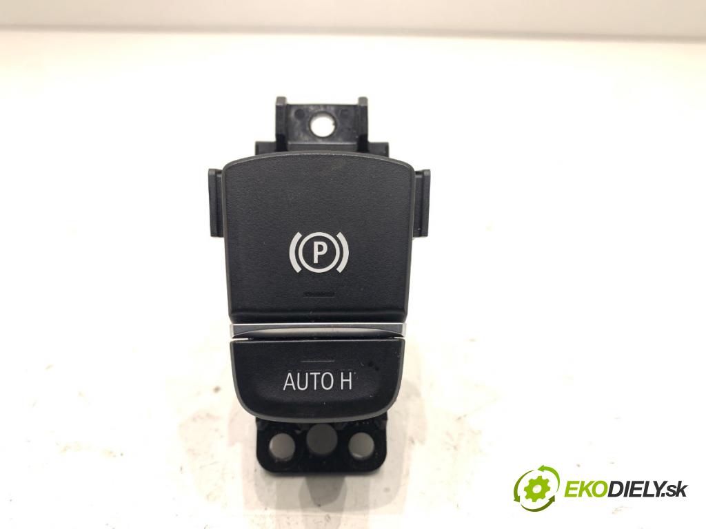 BMW G31 Kombi 2020 140 kW 520 d 1995 Spínač brzdy ručnej brzdy 9109311 (Prepínacie páčky pod volantom)