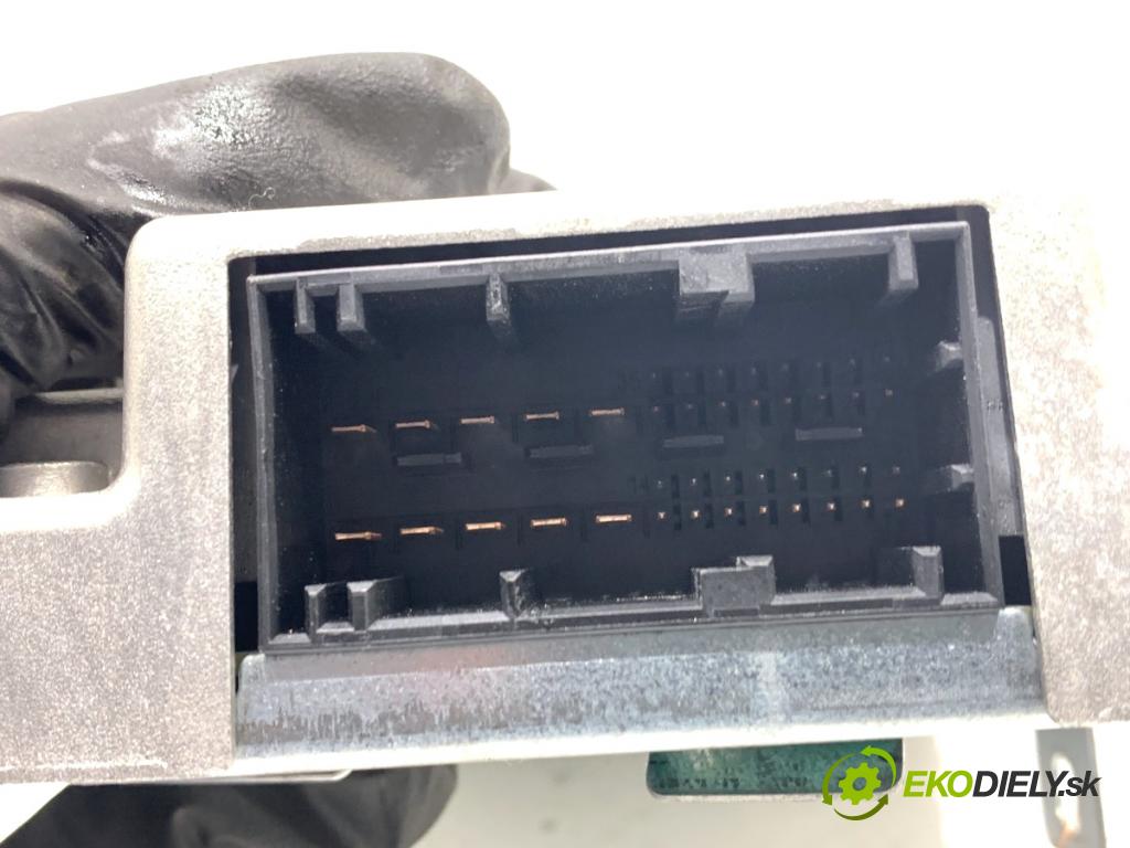 BMW G31 Kombi 2020 140 kW 520 d 1995 zesilovač 2622765 (Zesilovač)