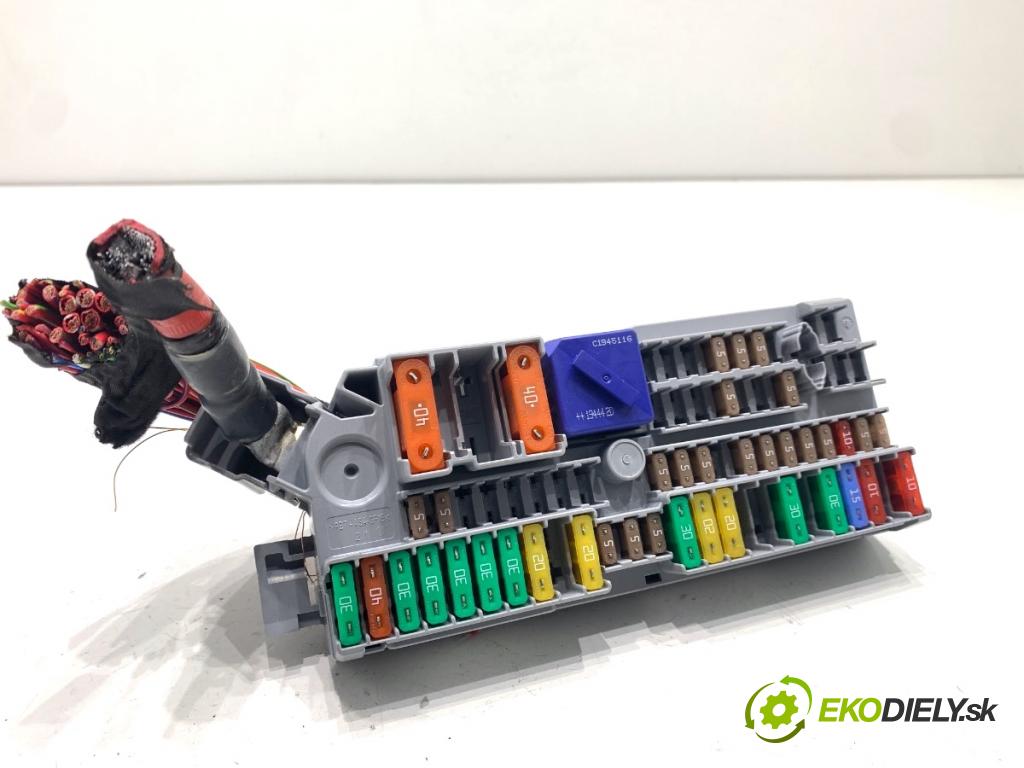 BMW G31 Kombi 2020 140 kW 520 d 1995 Skrinka poistková 9350313 (Poistková skrinka)