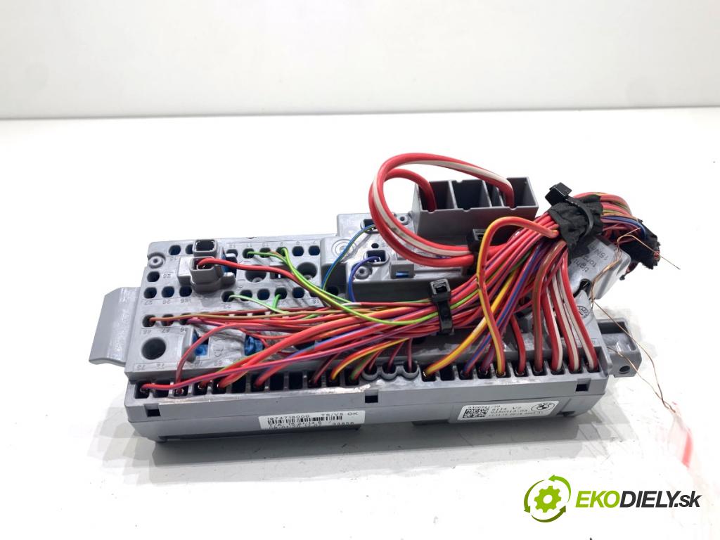 BMW G31 Kombi 2020 140 kW 520 d 1995 Skrinka poistková 9350313 (Poistková skrinka)