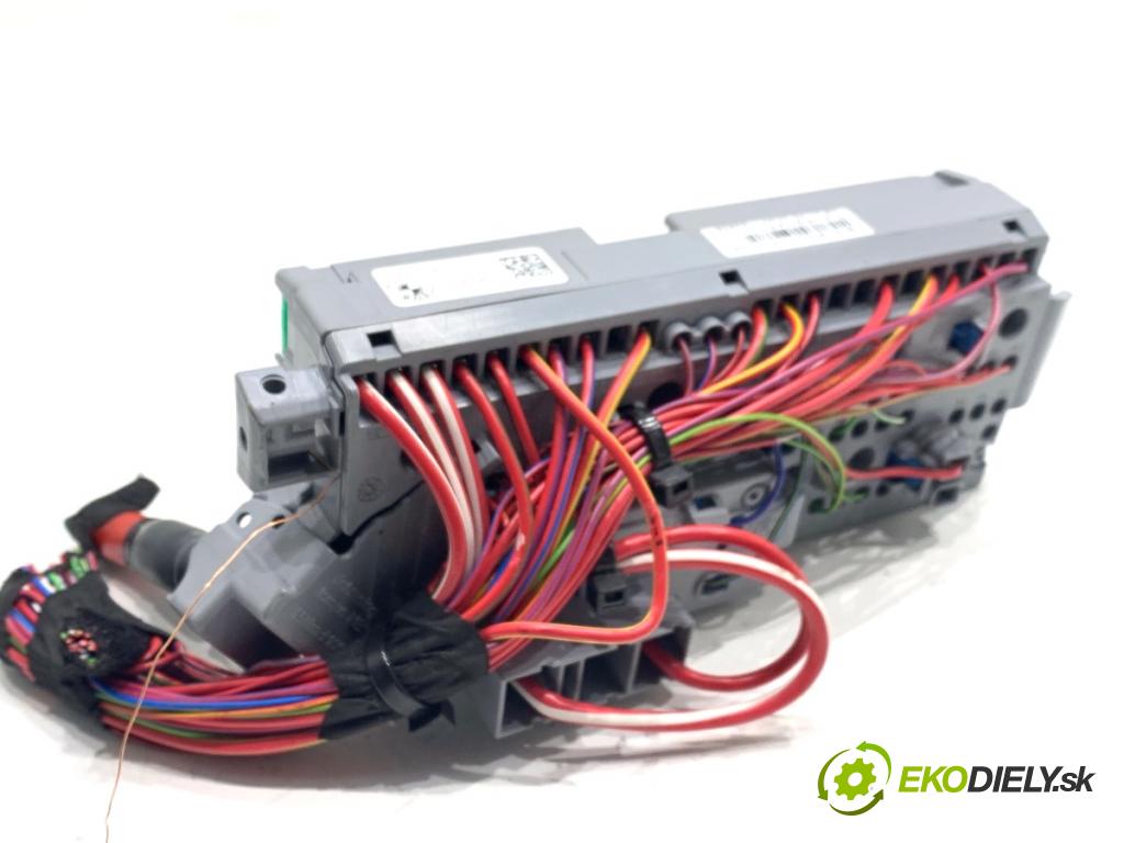 BMW G31 Kombi 2020 140 kW 520 d 1995 Skrinka poistková 9350313 (Poistková skrinka)