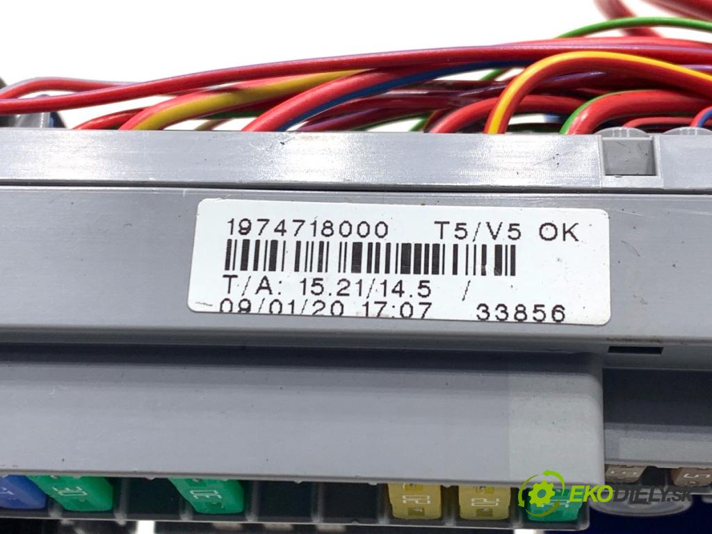 BMW G31 Kombi 2020 140 kW 520 d 1995 Skrinka poistková 9350313 (Poistková skrinka)