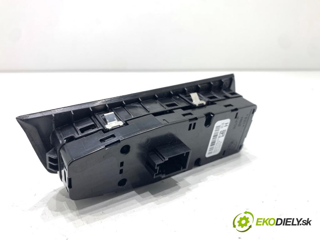 BMW G31 Kombi 2020 140 kW 520 d 1995 Prepínač okien 6832729 (Prepínacie páčky pod volantom)