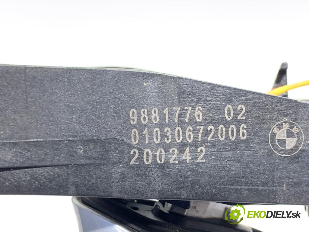 BMW G31 Kombi 2020 140 kW 520 d 1995 Kľučka vonkajšia pravy zad 9881776