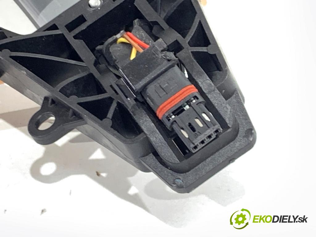 BMW G31 Kombi 2020 140 kW 520 d 1995 klika vnejší levý zadní část 9881775