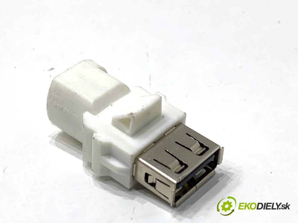 BMW G31 Kombi 2020 140 kW 520 d 1995 HNÍZDO: USB 9390501