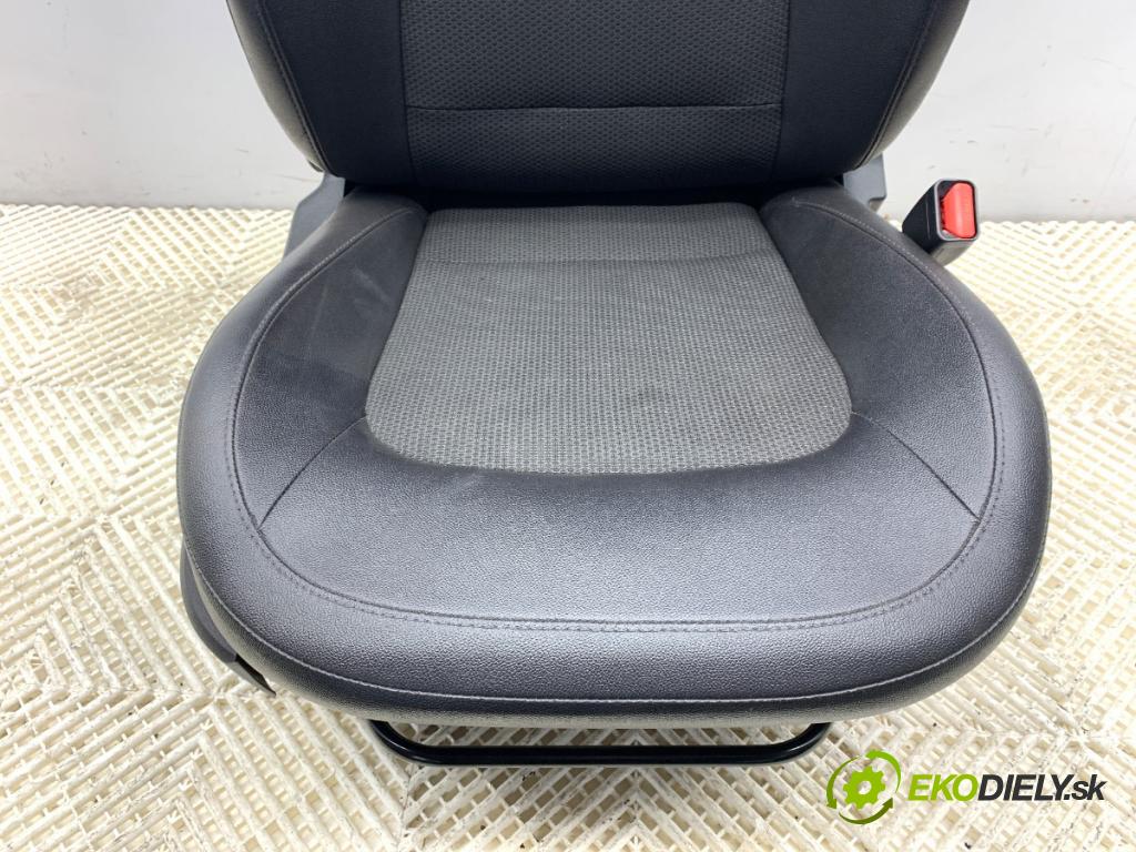 HYUNDAI ix35 SUV 2013 135 kW 2.0 CRDi 4WD 1995 Sedadlo pravy predný