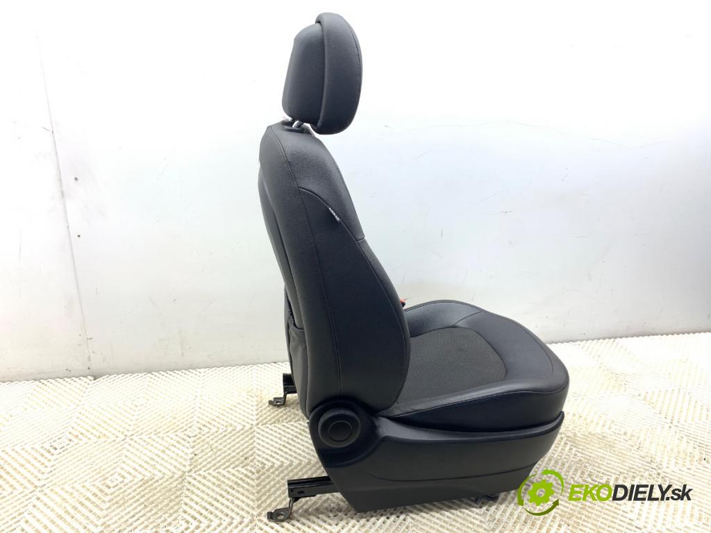 HYUNDAI ix35 SUV 2013 135 kW 2.0 CRDi 4WD 1995 Sedadlo pravy predný