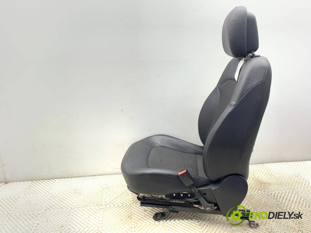 HYUNDAI ix35 SUV 2013 135 kW 2.0 CRDi 4WD 1995 Sedadlo pravy predný