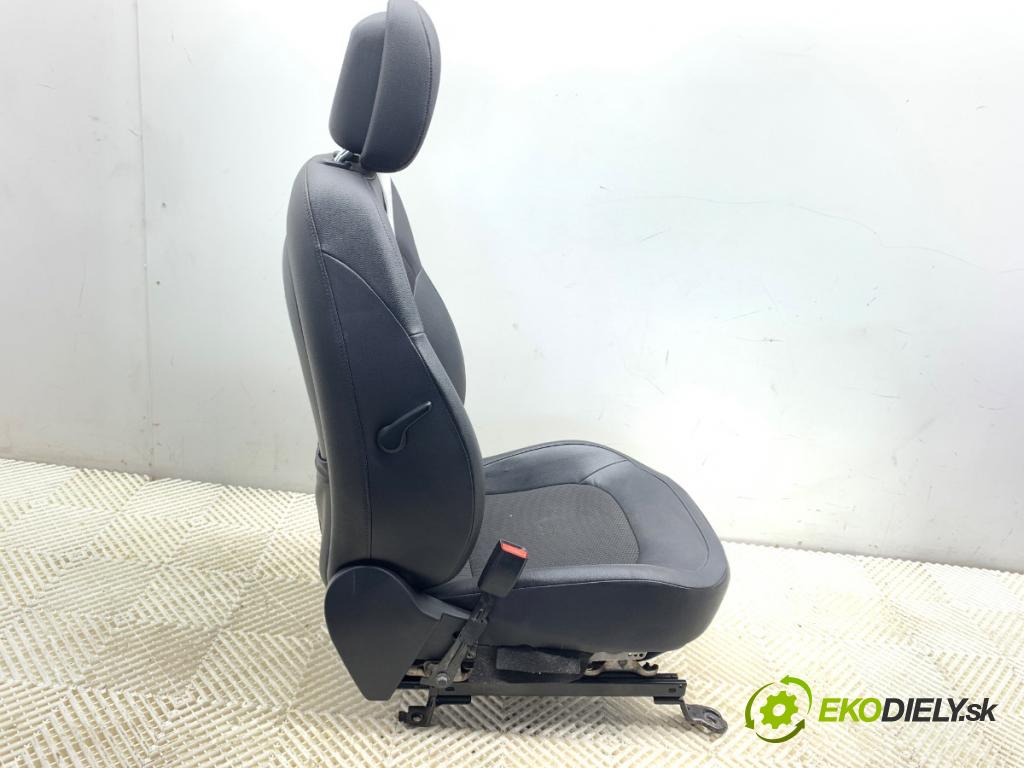 HYUNDAI ix35 SUV 2013 135 kW 2.0 CRDi 4WD 1995 Sedadlo ľavy predný