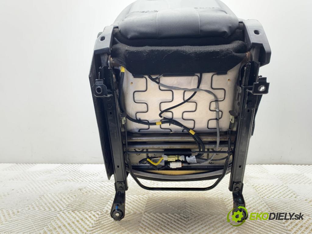 HYUNDAI ix35 SUV 2013 135 kW 2.0 CRDi 4WD 1995 sedadlo levý přední část