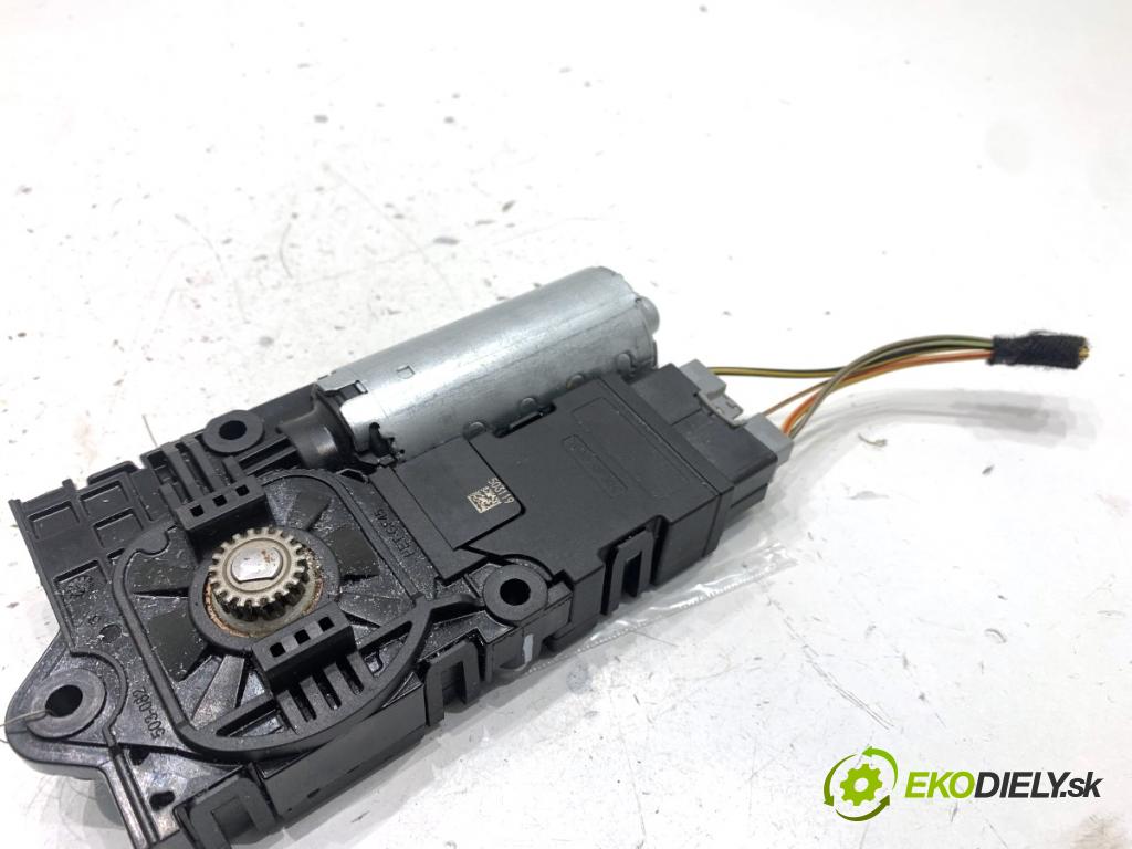 JAGUAR E-PACE SUV 2020 132 kW 2.0 D180 AWD 1999 motorek střešního okna J9C3-53508-AD (Motorek ovládání střešního okna)