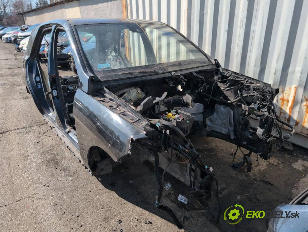 MERCEDES-BENZ W166 SUV 2013 190 kW ML 350 BlueTEC 4-matic (166.024) 2987 KAROSERIA ČTVRŤÁK blatník práh střecha PODŁUŻNICA 