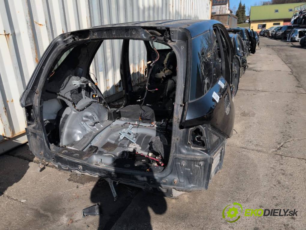 MERCEDES-BENZ W166 SUV 2013 190 kW ML 350 BlueTEC 4-matic (166.024) 2987 KAROSERIA ČTVRŤÁK blatník práh střecha PODŁUŻNICA